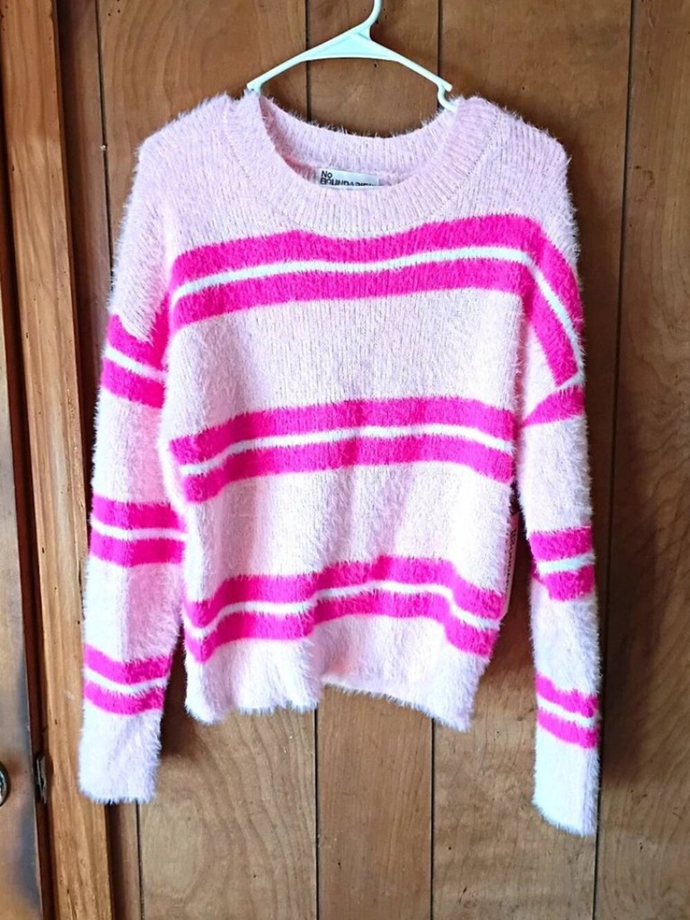 No Boundaries Women’s M Pink Striped Acrylic Fuzzy Knit Crew Pullover NEW